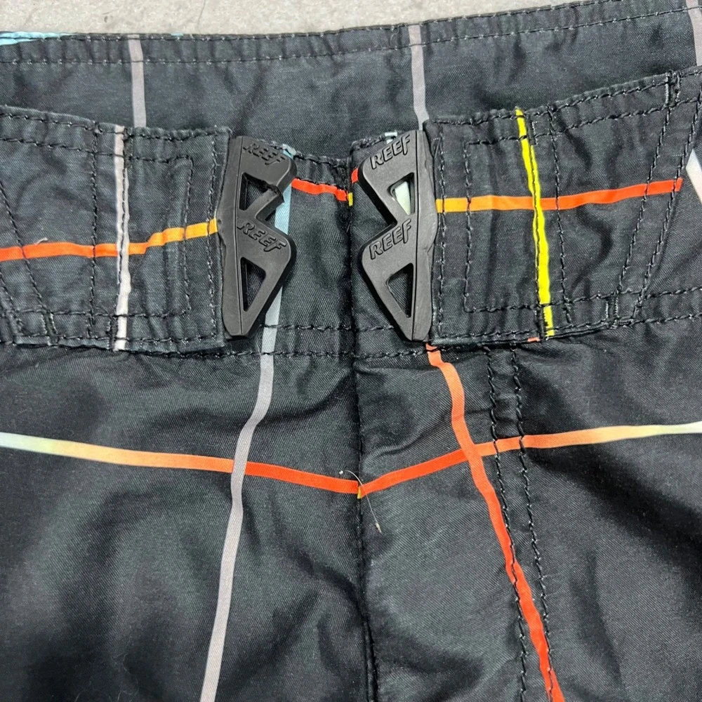 Reef Mens Board Shorts Size 38 Black Multi Color Grid Plaid Surf Swim Trunks‎